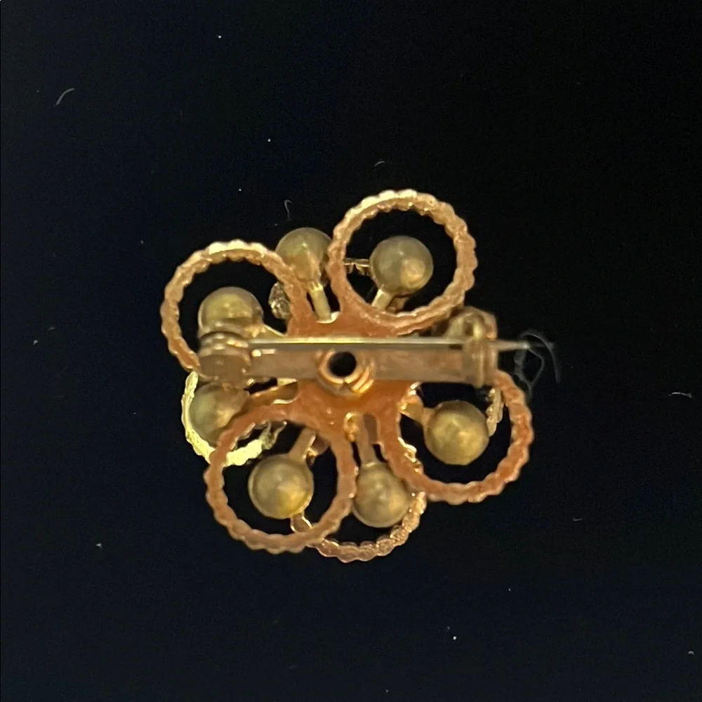 Elegant Gold and Blue Gem Brooch - Picture 2 of 4